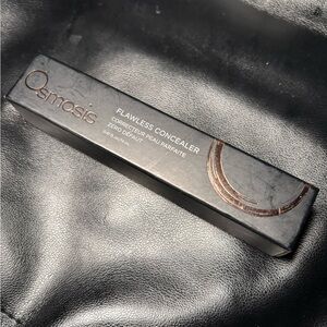 Osmosis Flawless Concealer